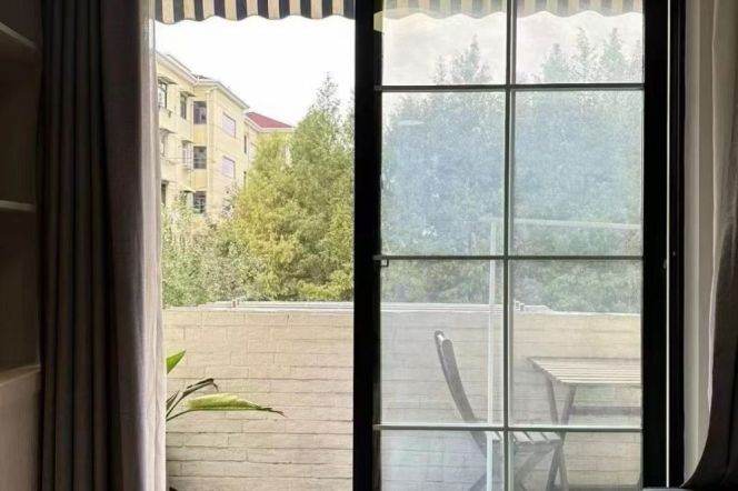 1BR Apartment in Jing'an (L2/L11)