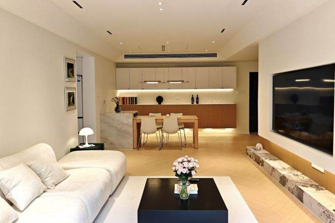 Spacious 2BR Apartment in Jing'an with Green View (L7)
