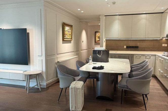 High-Floor Spacious 2BR Shared Apartment near Huaihai Lu (L8/L10/L14)