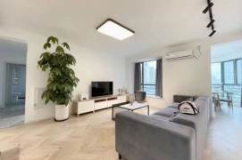 Short-Term 3BR Apartment near Zhongshan Park (L2/L3/L4)