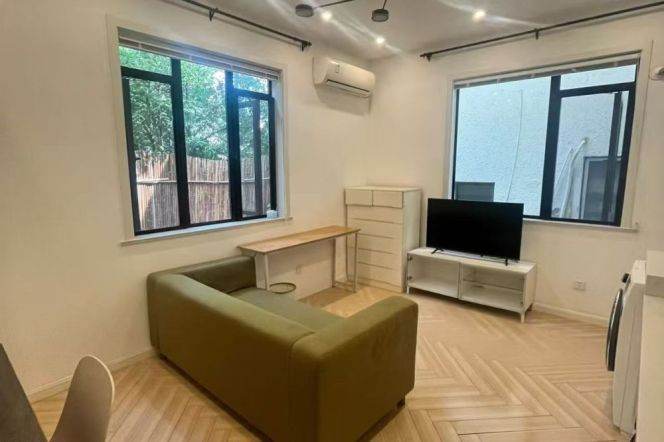 1BR Apartment in Old Xuhui (L1/L10)