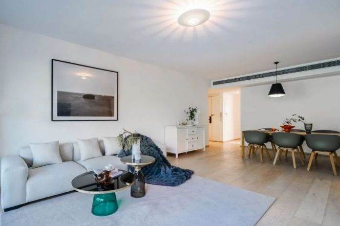 3BR Apartment at Central Residences with Green View