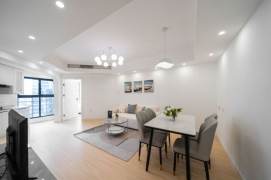 High-Floor 1BR Apartment near Zhongshan Park with Floor-to-Ceiling Windows