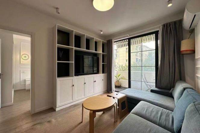 1BR Apartment in Jing'an (L2/L11)