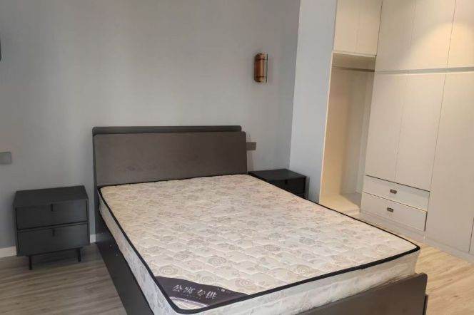 Spacious 2BR Apartment near Shanghai Jiao Tong University (L10/L11)