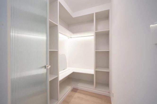 Spacious 1BR Apartment near Middle Huaihai Rd Metro (L1/L13/L14)