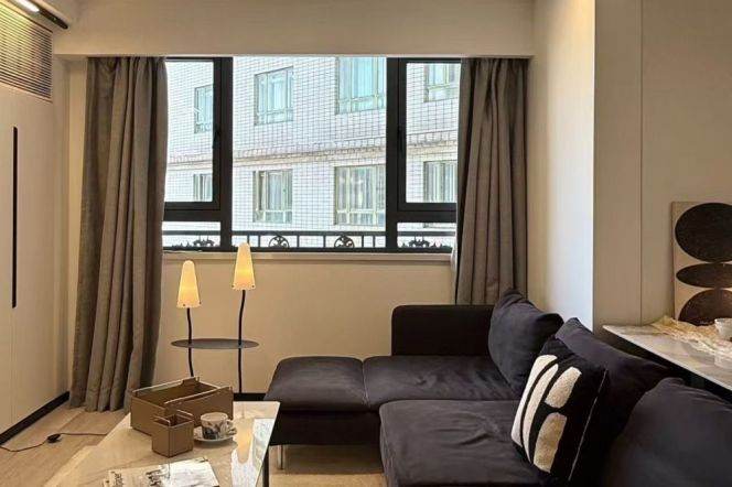 High-Floor Spacious 1BR Apartment in Jing'an