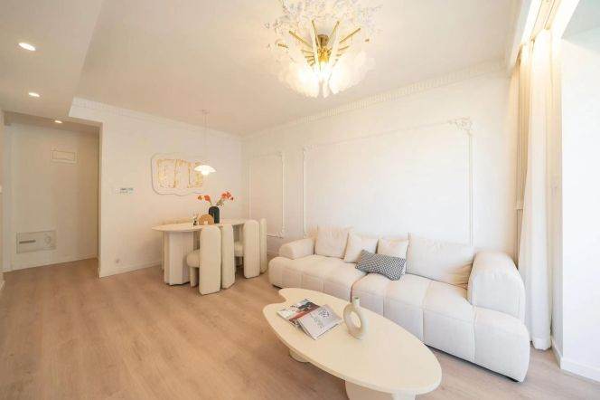 Spacious 1BR Apartment near Middle Huaihai Rd Metro (L1/L13/L14)