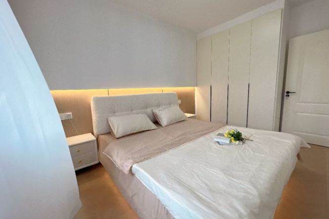 2BR Apartment near People's Square (L8/L12)