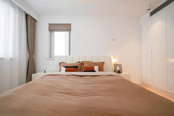Spacious 1BR Apartment near Middle Huaihai Rd Metro (L1/L13/L14)