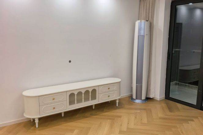 3BR Apartment near West Yan'An Rd Metro