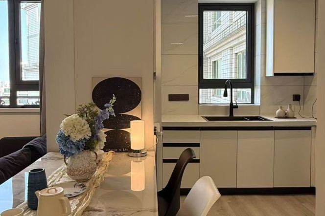 High-Floor Spacious 1BR Apartment in Jing'an