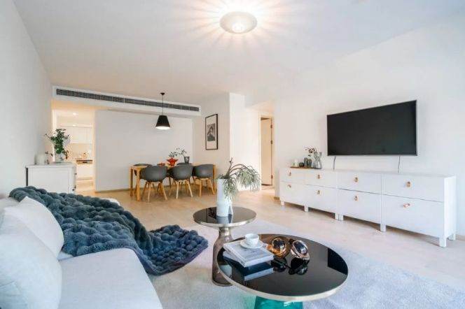 3BR Apartment at Central Residences with Green View