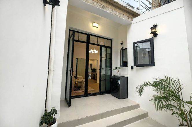 1BR Apartment near Xintiandi Metro with Terrace (L9/L10/L13)