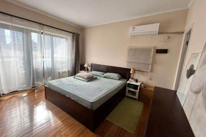 3BR Apartment near Jiangsu Rd Metro