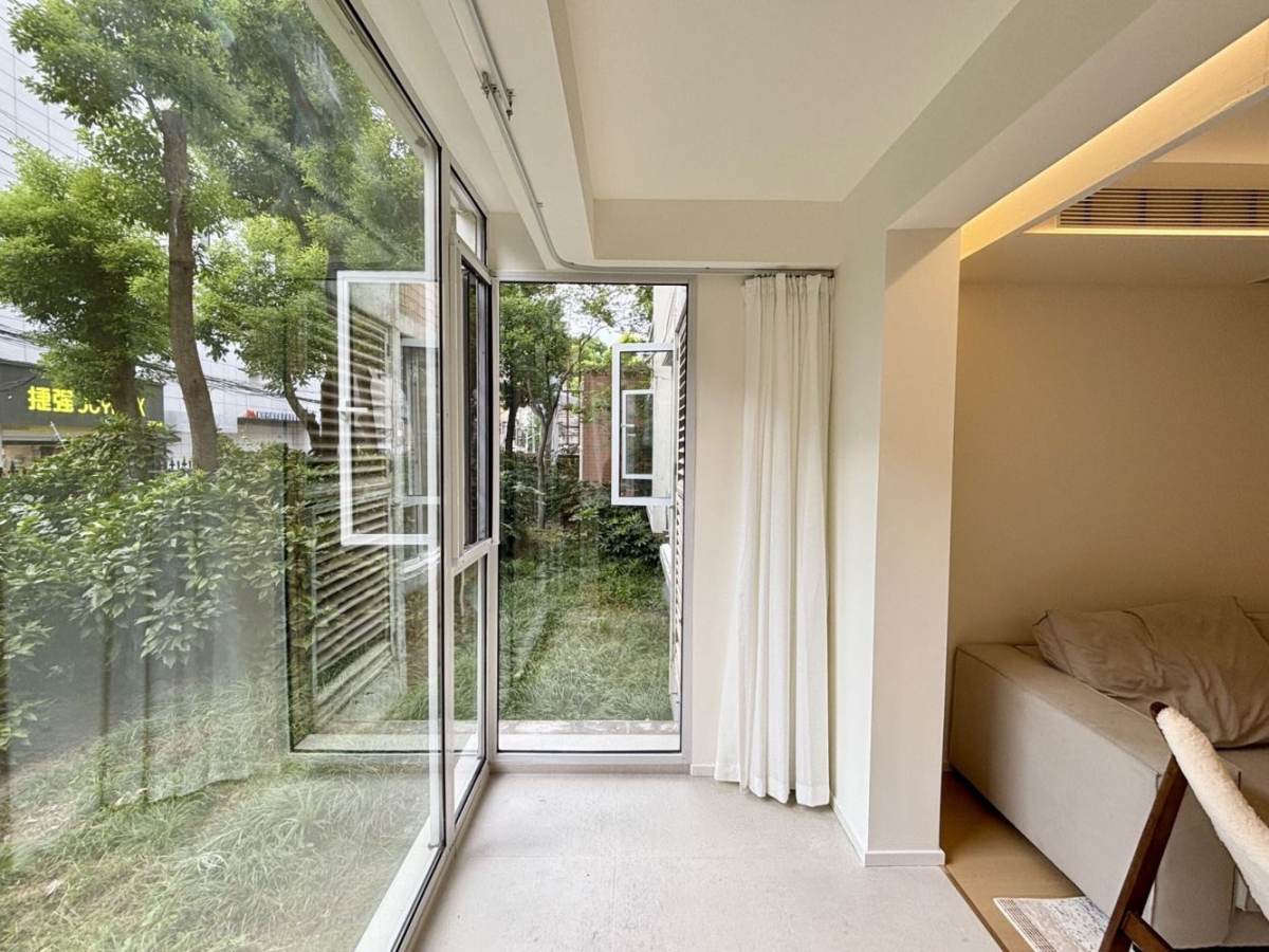 Housing image — Balcony