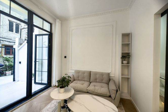 1BR Apartment near Xintiandi Metro with Terrace (L9/L10/L13)