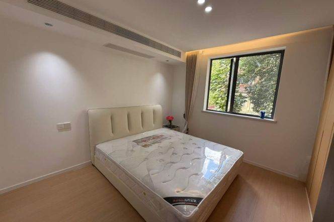 1BR Apartment near Jiangsu Rd Metro (L2/L11)