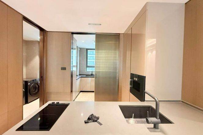 4BR Apartment near Hanzhong Rd Metro