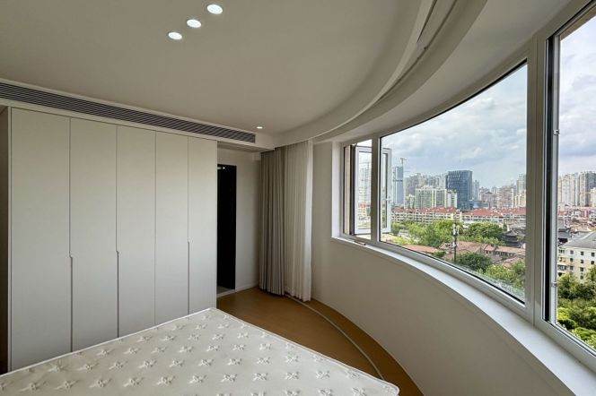 Spacious 2BR Apartment in North Bund (L12)
