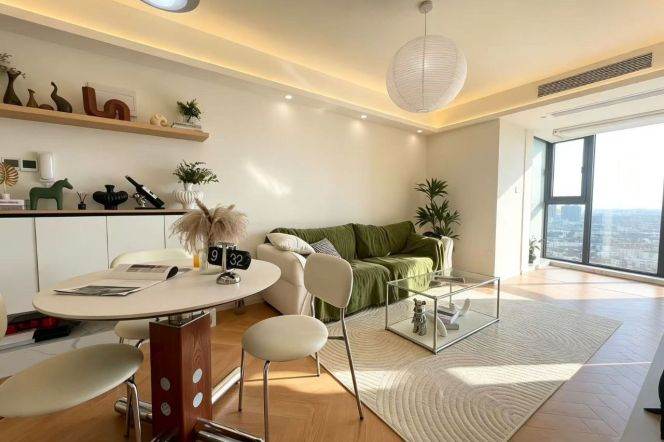 High-Floor 1BR Apartment in Gubei with Floor-to-Ceiling Windows