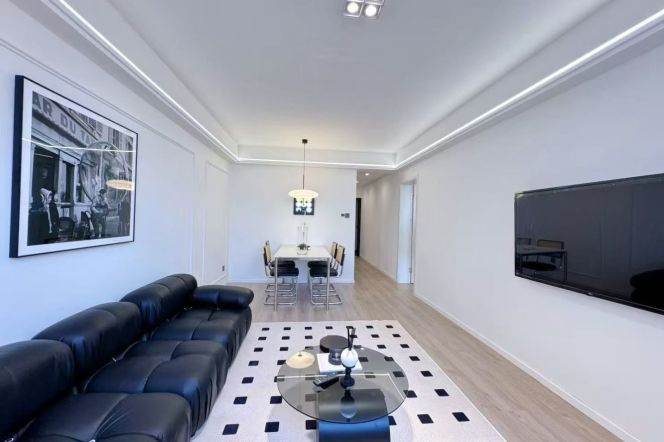 High-Floor 1BR Apartment at Gaorong Unit