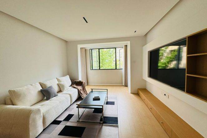 1BR Apartment near Jiangsu Rd Metro (L2/L11)