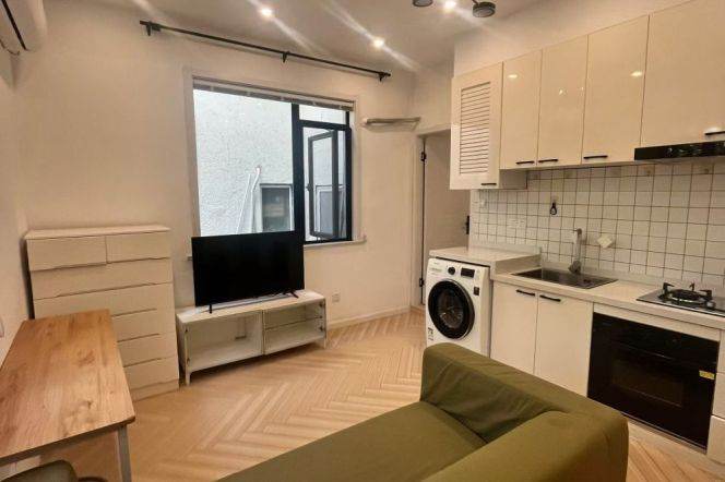 1BR Apartment in Old Xuhui (L1/L10)