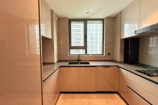 4BR Apartment near Hanzhong Rd Metro