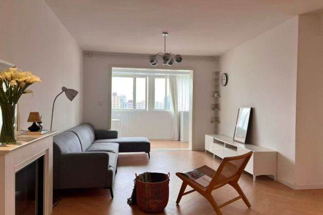 High-Floor 3BR Apartment in Jing'an