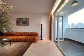Spacious 2BR Apartment near Jiangsu Rd Metro (L2/L11)