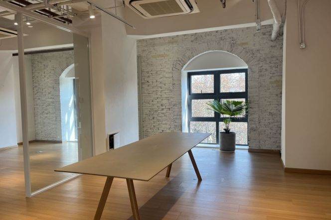 Spacious Studio Office in Old Xuhui (L1/L10)