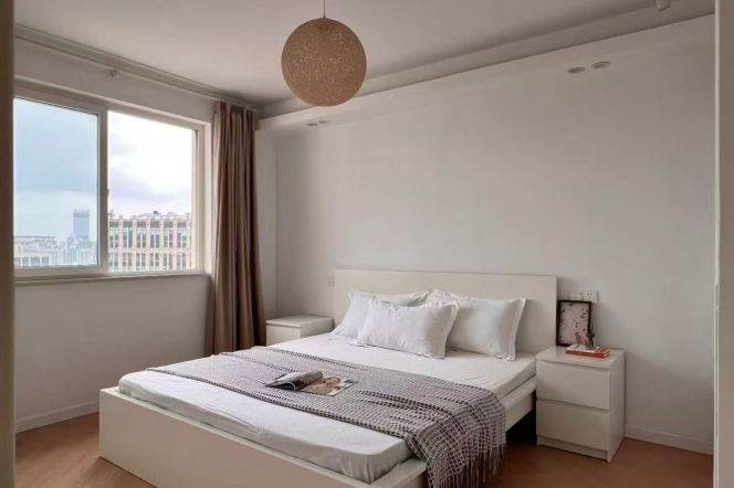 High-Floor 3BR Apartment in Jing'an