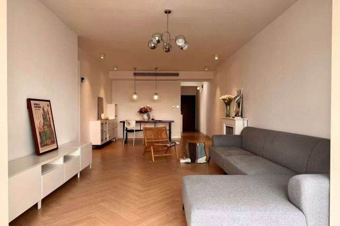 High-Floor 3BR Apartment in Jing'an
