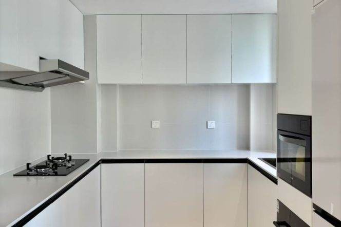 High-Floor Spacious High-Ceiling 3BR Apartment near Zhongshan Park with Outstanding View (L2/L3/L4)