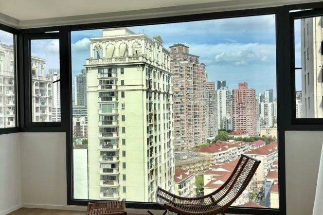 High-Floor Spacious High-Ceiling 3BR Apartment near Zhongshan Park with Outstanding View (L2/L3/L4)