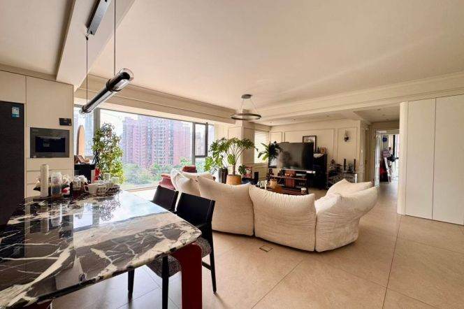 4BR Apartment in Gubei (L15)