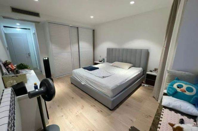 High-Floor Spacious 2BR Apartment in Jing'an (L2/L11)