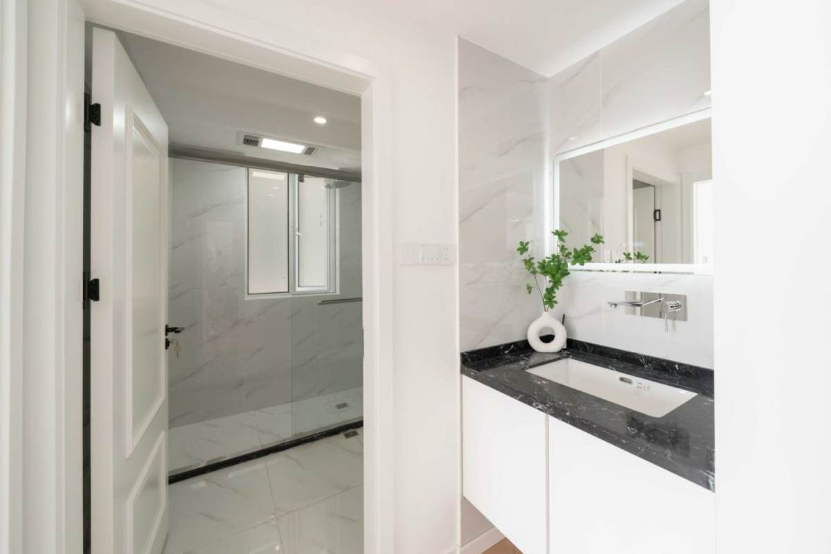 Housing image — Bathroom