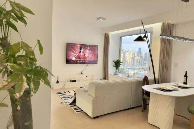 High-Floor 3BR Apartment near Changping Rd Metro with Outstanding View (L7/L13)