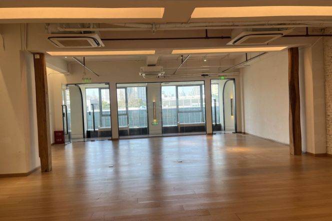 Spacious Studio Office in Old Xuhui (L1/L10)