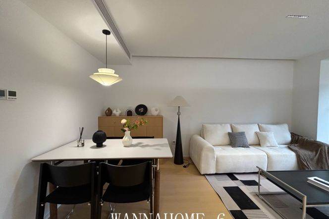 1BR Apartment near Jiangsu Rd Metro (L2/L11)
