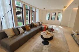 Spacious 5BR Villa with Terrace