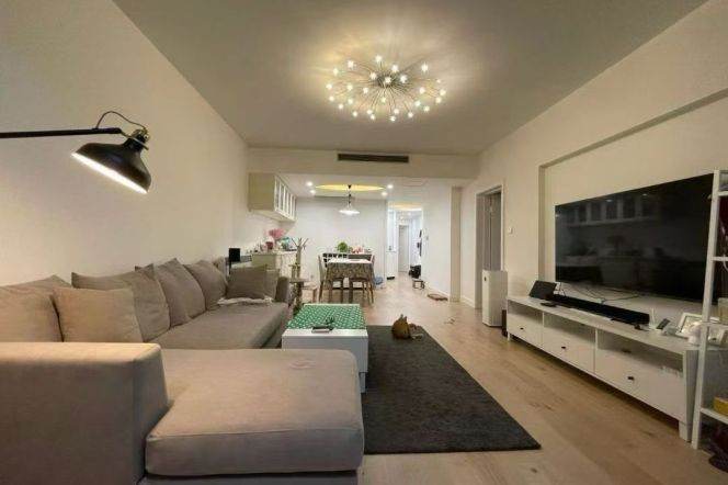 High-Floor Spacious 2BR Apartment in Jing'an (L2/L11)