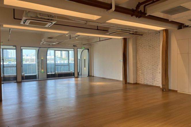 Spacious Studio Office in Old Xuhui (L1/L10)