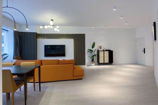 Spacious 2BR Apartment in Xujiahui (L1/L4)