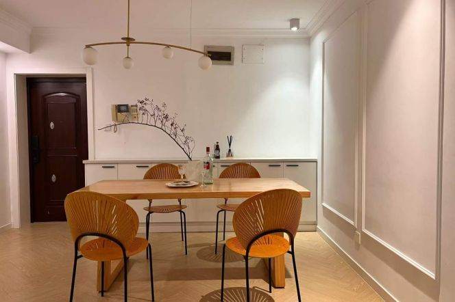 Spacious 2BR Apartment near West Yan'An Rd Metro