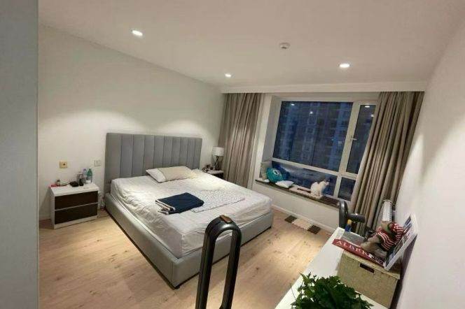 High-Floor Spacious 2BR Apartment in Jing'an (L2/L11)