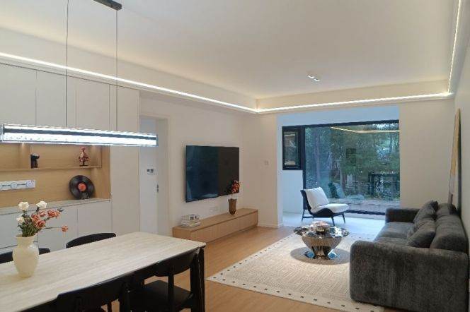 Spacious 2BR Apartment near Zhongshan Park (L2/L3/L4)