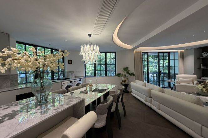3BR Apartment near Xujiahui Park with Green View (L1/L9/L11)